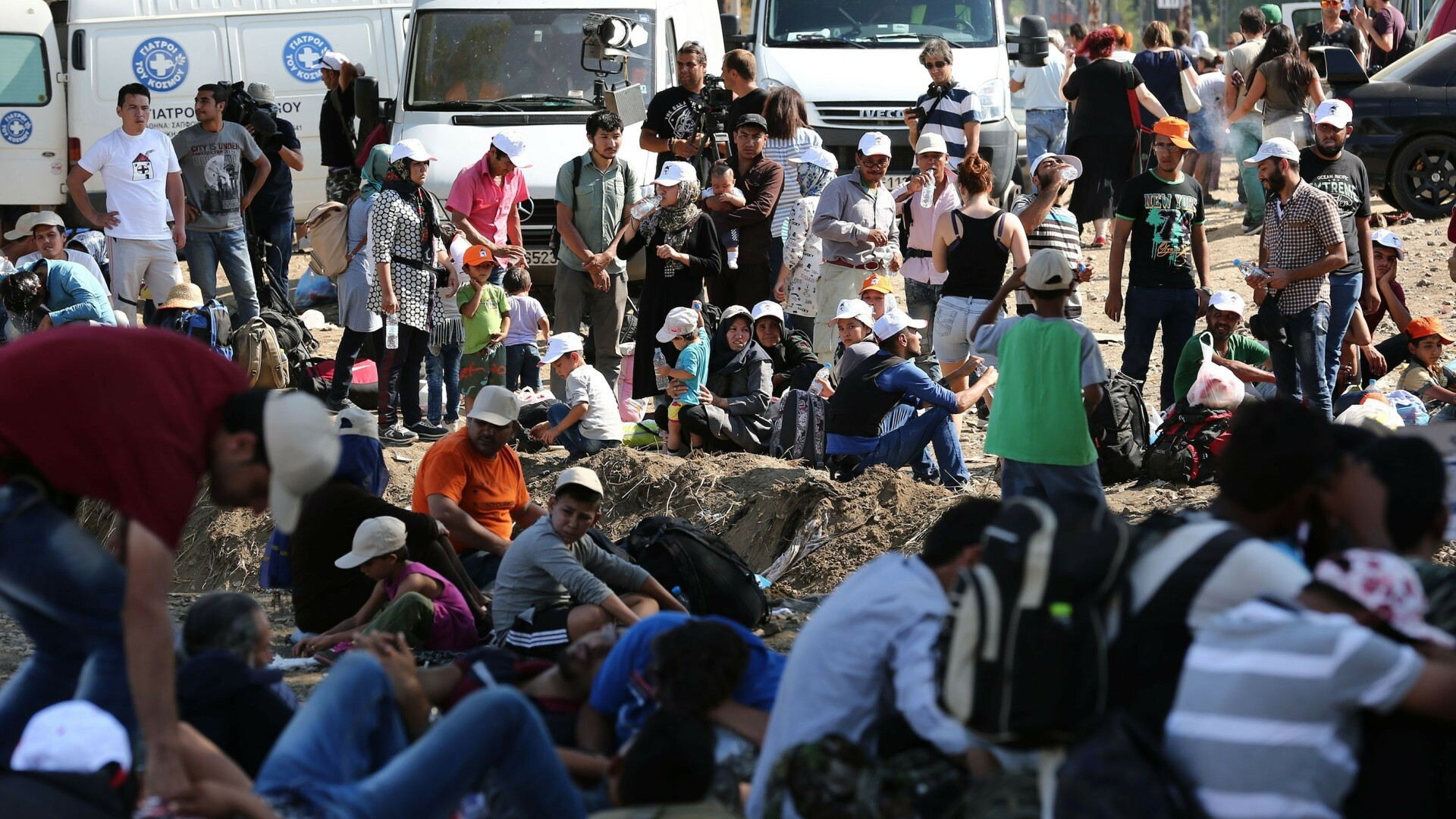 "Ne-am simtit amenintati". Stare de urgenta intr-un oras de la granita Macedoniei cu Grecia din cauza imigrantilor