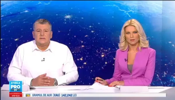 Premierul francez a mers la Calais sa tina un discurs, dar a fost intrerupt de o protestatara cu sanii goi. De ce tipa femeia