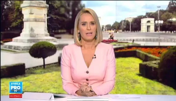 Primarul Chisinaului, Dorin Chirtoaca, si-a cerut in casatorie iubita. Cererea s-a lasat cu un sarut pasional pe scena