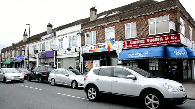 Afacerile cu care romanii din strainatate au descoperit succesul. Ce vand magazinele "La Moldoveanul" si "Las Fierbinti"