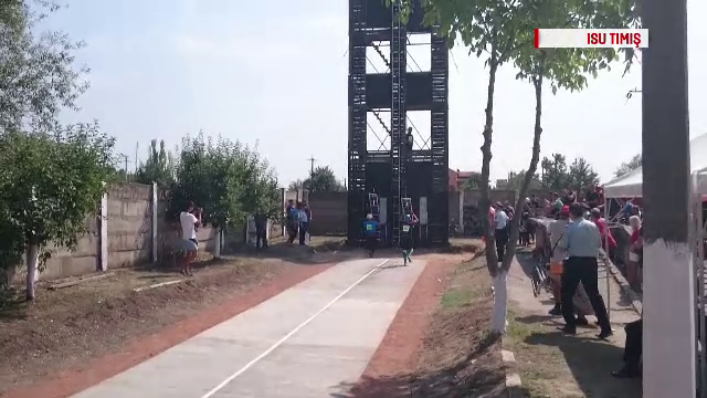Pompieri din 12 judete participa la un concurs special, in Timisoara. Probele dure prin care trebuie sa treaca