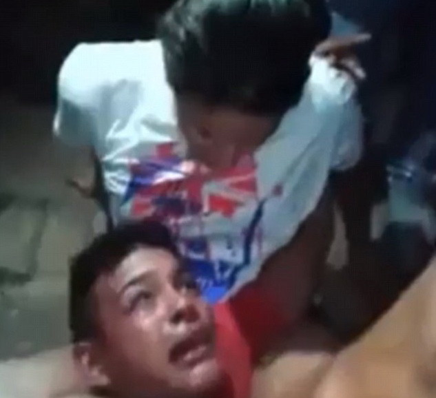 Umilinta unui tanar care a vrut sa jefuiasca doua femei pe strada. Una dintre ele era campioana de arte martiale. VIDEO