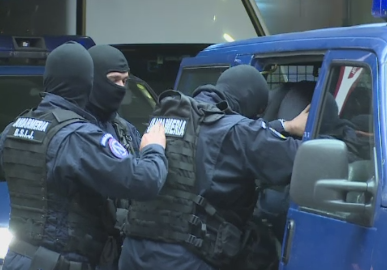 Case conspirative in Capitala, masini modificate si zeci de mii de euro in joc. Cum actionau 4 romani, traficanti de migranti