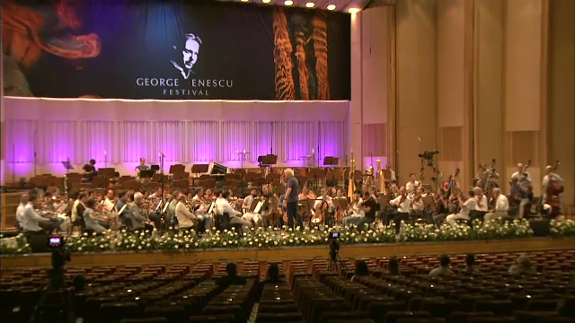 Cea mai mare orchestra a lumii canta pentru prima data in Romania, la Festivalul "George Enescu". Negocierile au durat 18 ani