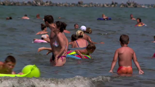 Vreme de vara, preturi de extrasezon. Cluburile din Mamaia organizeaza ultimele petreceri de anul acesta