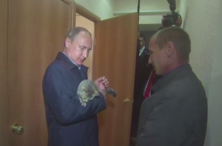 Cadoul inedit primit de Vladimir Putin in timpul unei vizite "de lucru" in Siberia