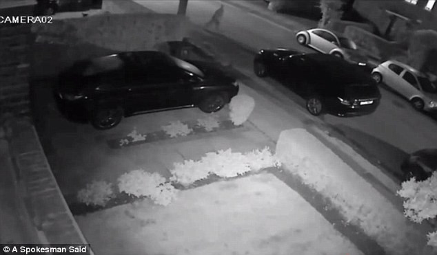 Masina de lux, furata in 23 de secunde. Intreaga operatiune a fost inregistrata de camerele de supraveghere. VIDEO