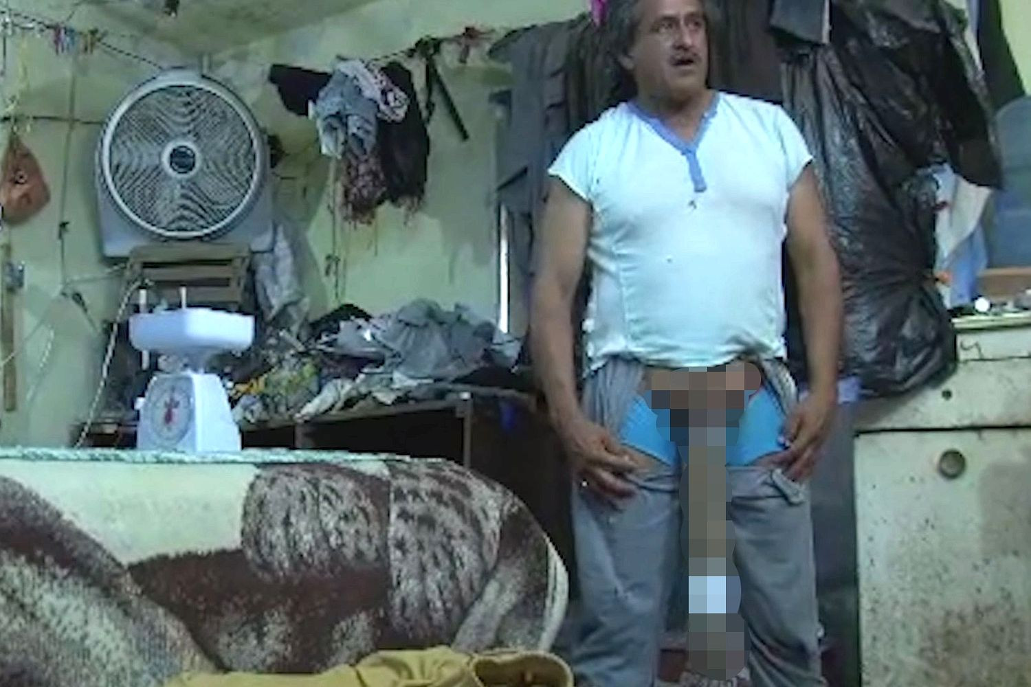 Barbatul cu cel mai mare penis din lume dovedeste ca merita sa intre in Cartea Recordurilor. De ce este nefericit