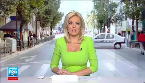 S-a intors din vacanta si si-a gasit colegul de apartament mort. Politistii nu exclud varianta unei crime