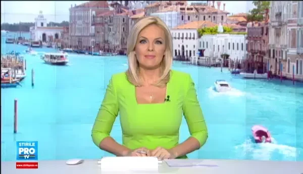 Festivalului de Film de la Venetia. Johnny Depp, pe covorul rosu, la bratul sotiei. Aparitia lui a creat isterie printre fane