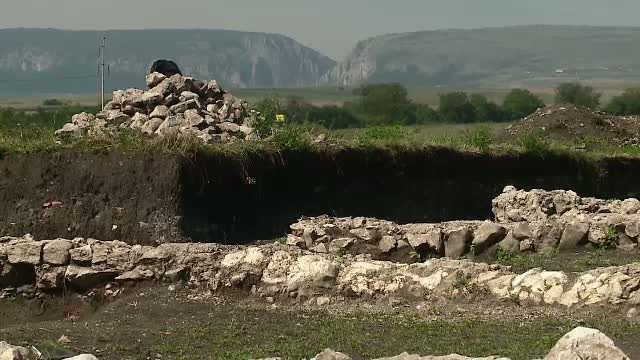 Vestigiile romane de aparare stau ingropate de mii de ani, desi ar putea fi o adevarata comoara pentru turismul din Romania