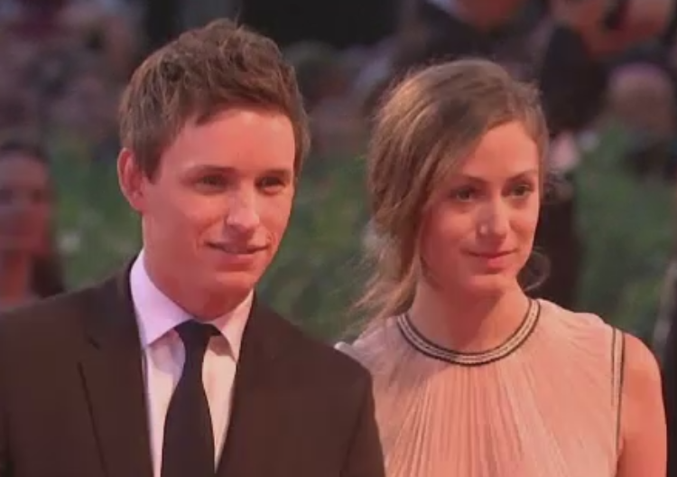 Festivalul de Film de la Venetia. Eddie Redmayne, in rolul unui barbat devenit femeie, in "The danish girl"