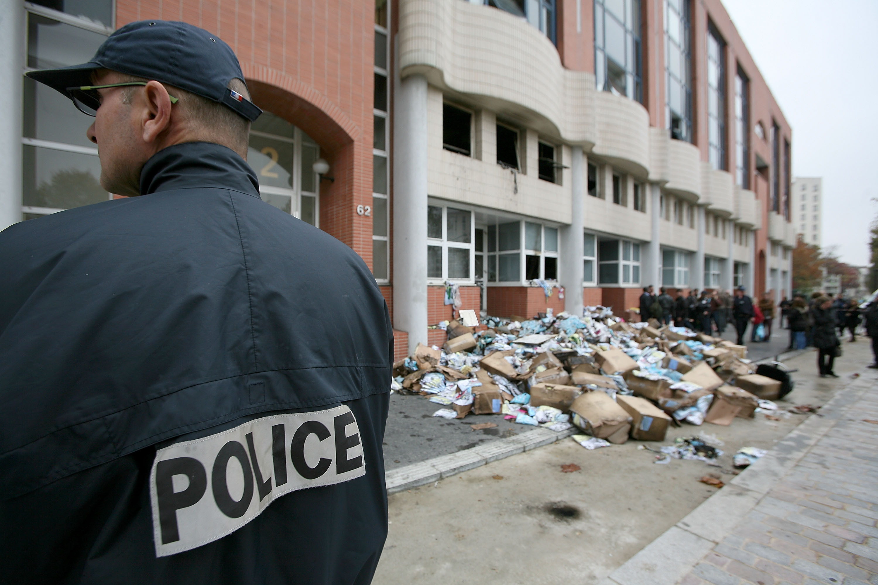 Aproape 8.000 de persoane, evacuate in apropiere de Paris dupa descoperirea unei bombe. Operatiune de amploare a politiei