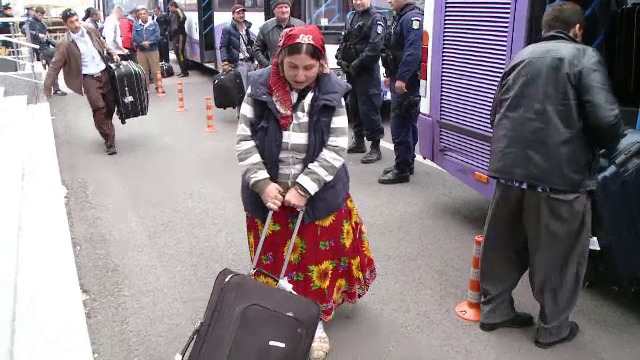 Oferta statului francez pentru a scapa de tiganii care cersesc aici: "Multumim la francezi, sa le dea Dumnezeu sanatate"