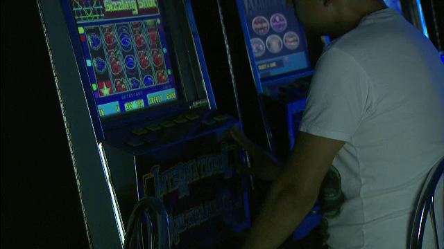 "Boala pacanelelor": 150.000 de romani sunt dependenti de jocurile de noroc. Programul gratuit care ii poate ajuta