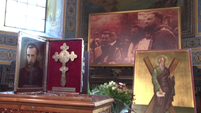 Adevarul din spatele crucii lui Arsenie Boca de la Biserica Sfanta Treime. Cum s-au lasat pacaliti mii de pelerini de un zvon