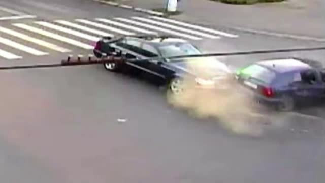 Trei soferite au fost implicate intr-un accident in lant, in Braila. Totul a fost filmat de camerele de supraveghere