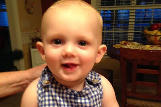 Un baietel de 11 luni a murit dupa ce bunicii l-au uitat in masina, timp de doua ore. Temperatura ajunsese la 78 de grade