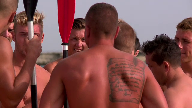 Priveliste de vis pentru publicul feminin din Mamaia. 50 de salvamari s-au intrecut intr-o competitie de viteza si rezistenta