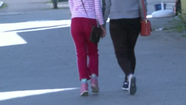 O adolescenta si mama ei au ramas gravide cu acelasi barbat. Politistii l-au retinut cand au aflat cine este