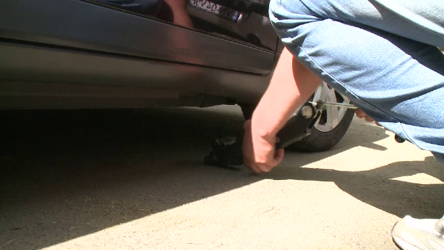 Metoda prin care o grupare de hoti jefuia soferii in trafic. Ce se intampla dupa ce le intepau rotile masinilor de lux