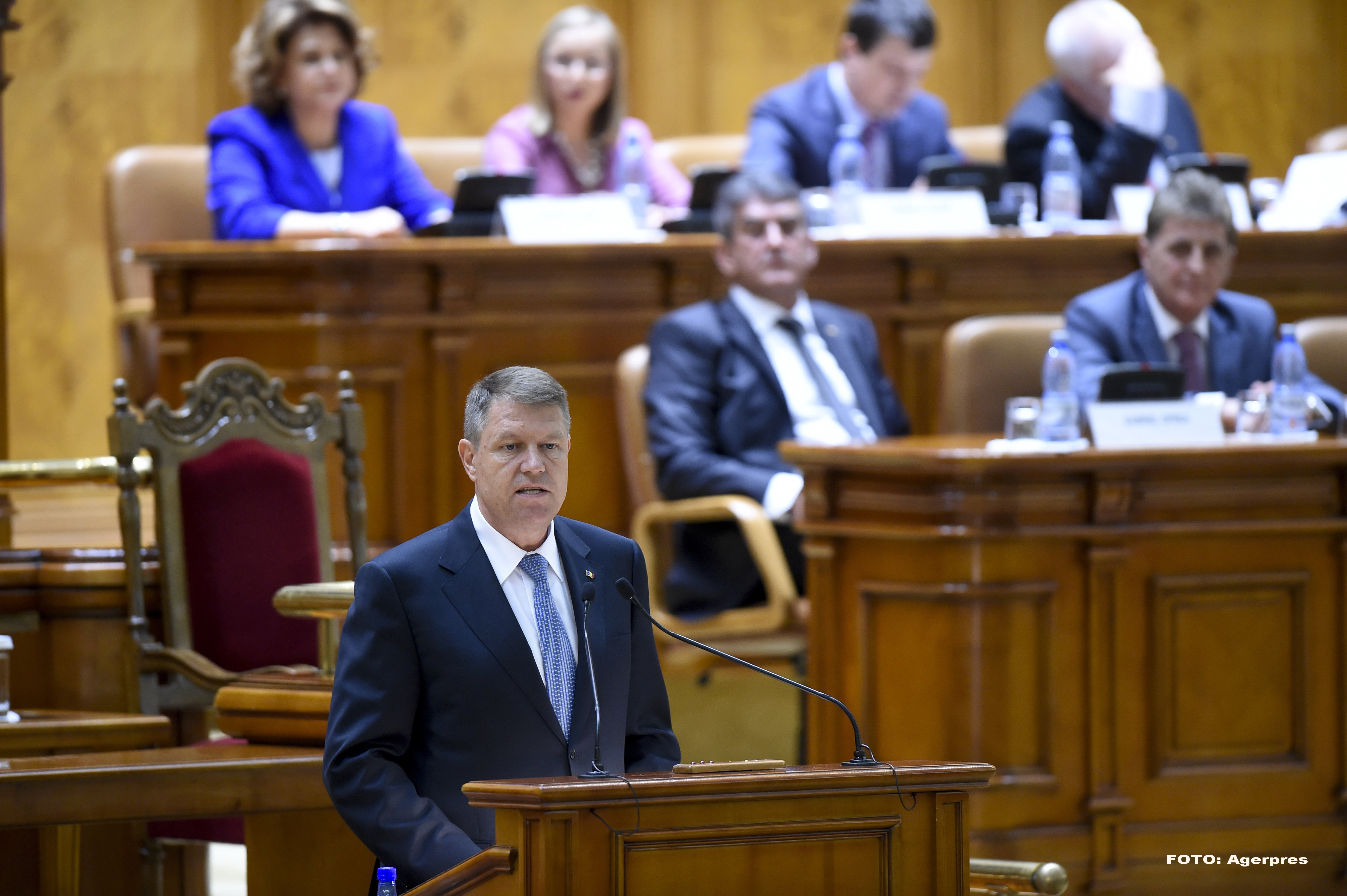 Discursul presedintelui in Parlament. Iohannis cere un Parlament "mai puternic" si considera educatia prioritate nationala