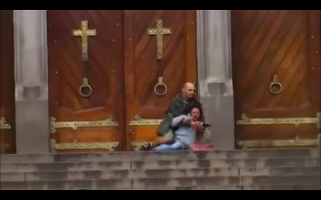 Un barbat fara adapost a devenit erou national dupa ce a fost impuscat salvand o femeie. Galerie foto si VIDEO