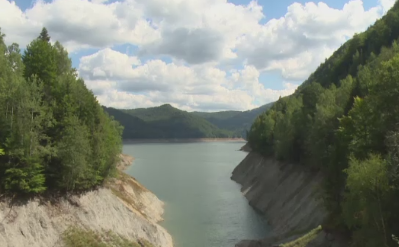 Legea care permite construcția de hidrocentrale mici în ariile protejate este neconstituțională