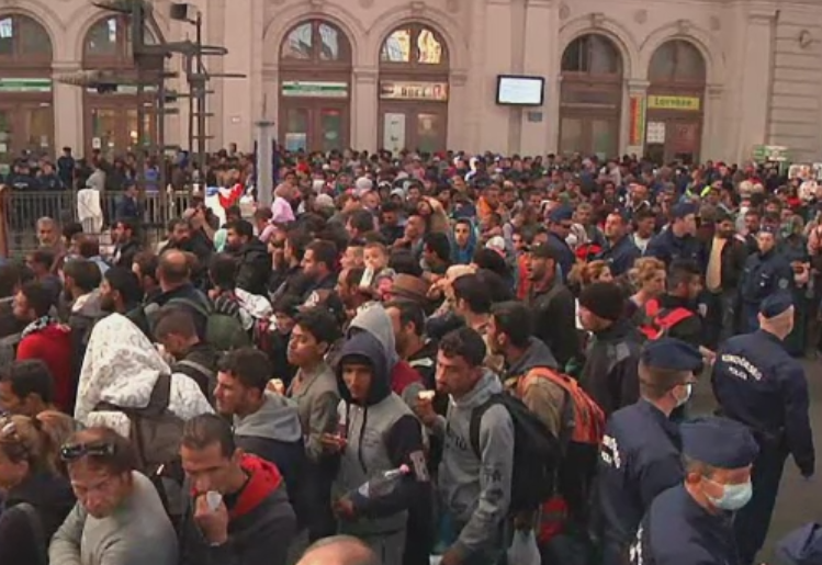 Noi incidente intre imigranti si politie, in Ungaria si Grecia. Danemarca a suspendat legaturile feroviare cu Germania