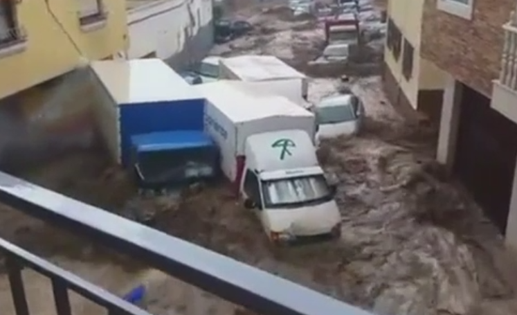 Imagini apocaliptice in sud-estul Spaniei. Trei morti in urma unor inundatii devastatoare, care au distrus zeci de case