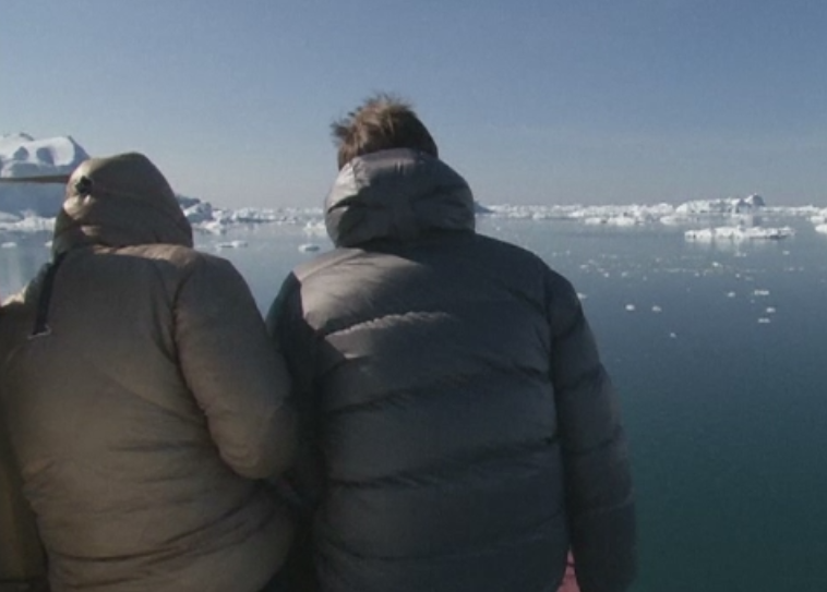 Tot mai multi turisti isi petrec vacanta de vara in Groenlanda. Care sunt principalele atractii