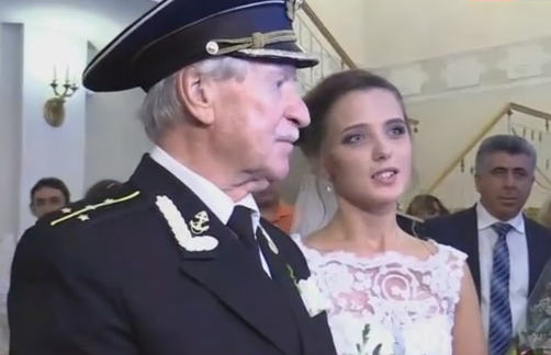 Un faimos actor din Rusia, in varsta de 84 de ani, s-a casatorit cu iubita lui mai tanara cu 60 de ani. Ce planuri au cei doi