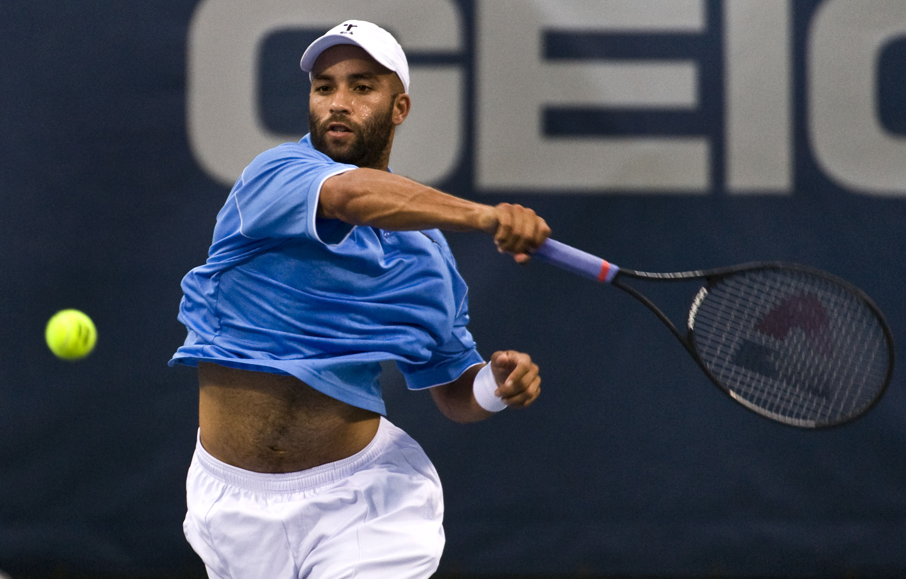 Fostul jucator de tenis, James Blake, arestat si pus la pamant dupa ce a fost confundat cu un hot. "A fost stanjenitor"