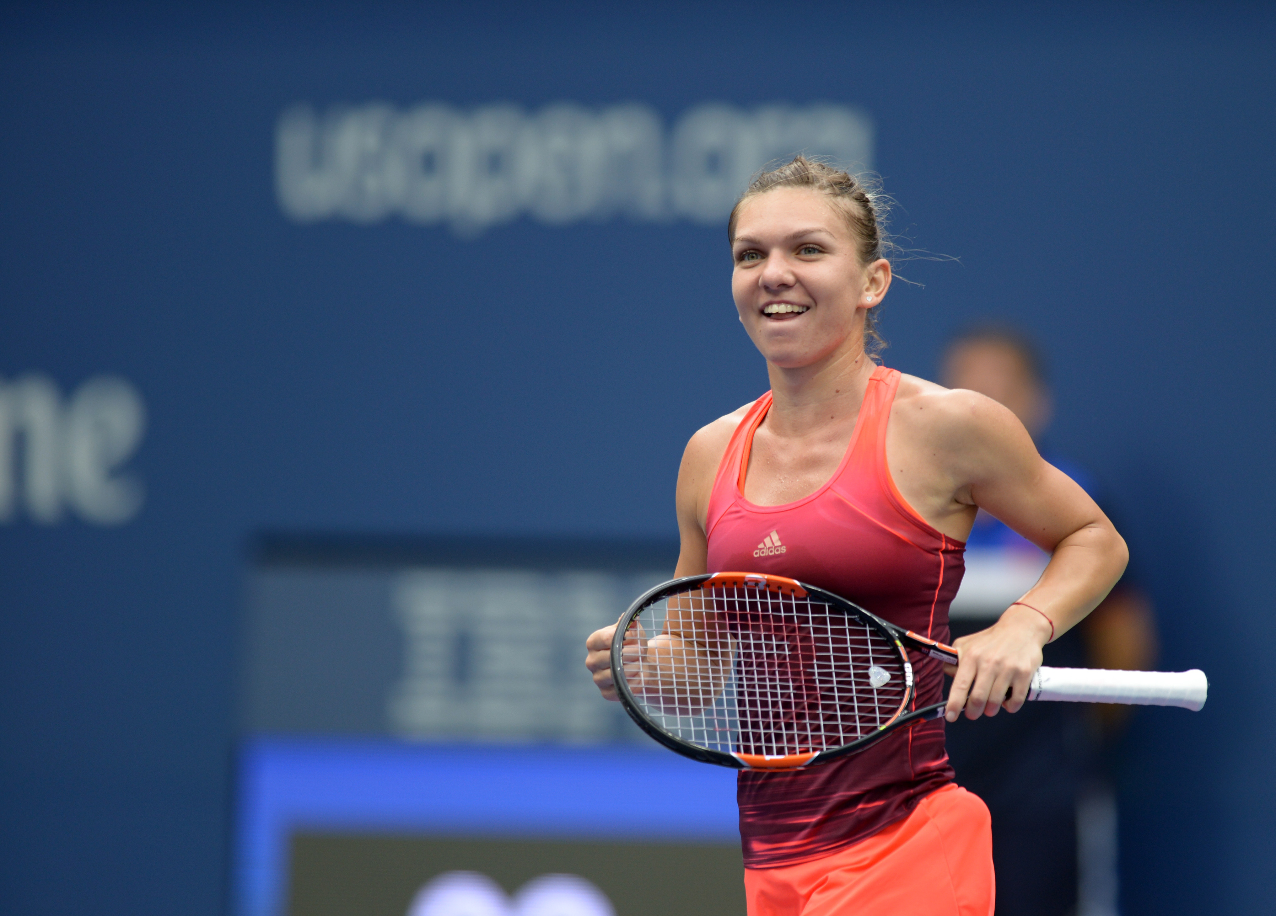 Victorie senzationala a Simonei Halep in primul meci de la Turneul Campioanelor. A invins-o pe Flavia Penneta in 2 seturi