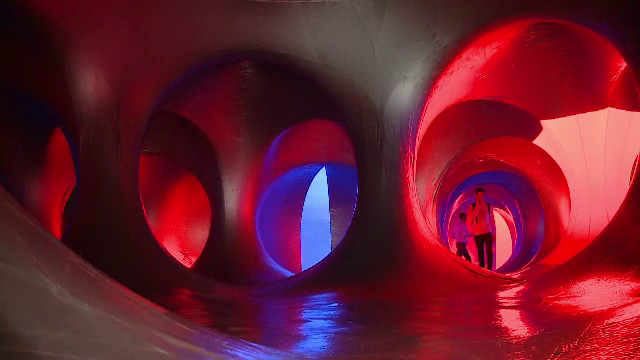 Cea mai mare constructie gonflabila din lume, expusa la Timisoara. "Luminariumul" imbina perfect lumina si culorile