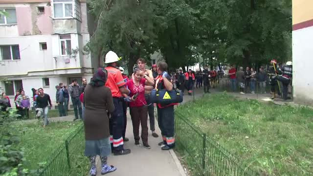 ANIMATIE GRAFICA. Infern intr-un loc din Botosani, dupa ce un barbat a aruncat in aer o butelie. Noua oameni au fost raniti