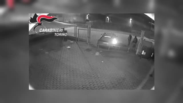 Carabinierii din Torino au eliminat o retea de hoti romani de cupru. Infractorii au lasat un oras intreg fara curent electric