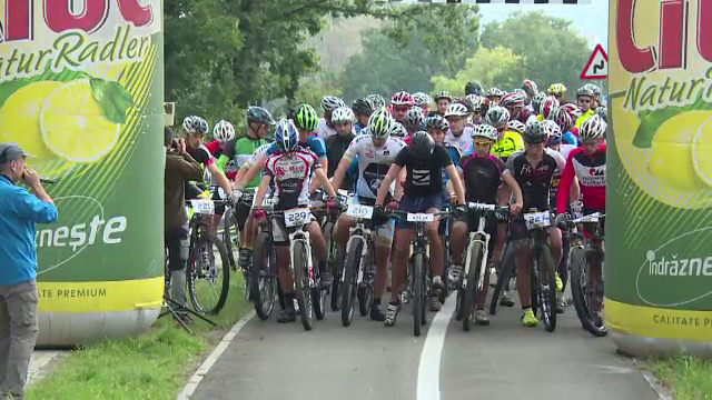 Zeci de biciclisti din Alba si-au testat limitele intr-o cursa de 27 de kilometri: "E sanatos, ma ajuta sa slabesc"