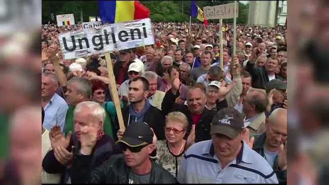 "Guvernarea la gunoi!" Peste 10.000 de moldoveni au protestat impotriva Guvernului din Chisinau