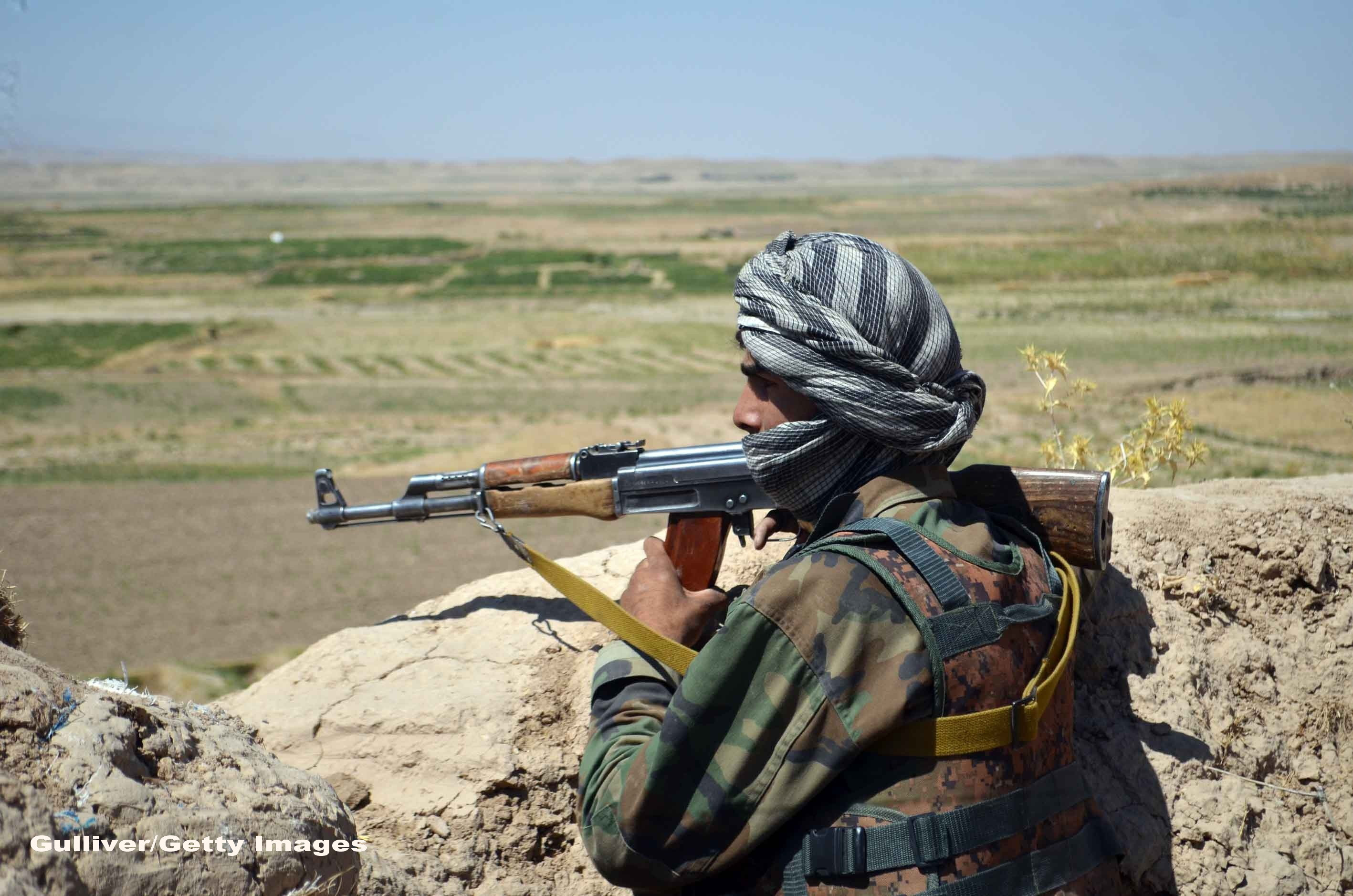 Un comando taliban a atacat o inchisoare din Afganistan. Peste 350 de detinuti au fost eliberati