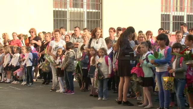 Scoala care se afla in lucrari de renovare de aproape 10 ani. Unde s-a tinut festivitatea inceperii anului scolar