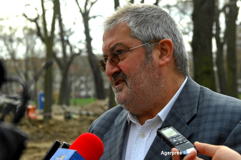 Fostul primar al Timisoarei, urmarit penal alaturi de secretarul Consiliului Local