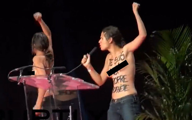 Membre FEMEN batute dupa ce au protestat topless la o conferinta a musulmanilor. Mesaje de pe Twitter au cerut violarea lor
