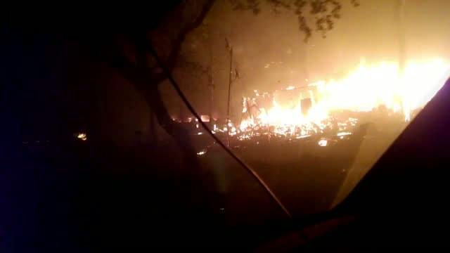 Incendiile din California au dus la evacuarea a 23.000 de oameni. Autoritatile spun ca de 12 ani nu au mai avut asa dezastru