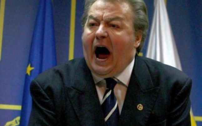 Sfarsitul Epocii Vadim. Istoria unei vieti dedicate insultei si scandalului: Tara nu mai poate fi condusa decat cu mitraliera