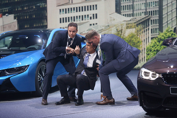 Directorul general al BMW a lesinat pe scena, in timpul unei prezentari la Salonul auto de la Frankfurt