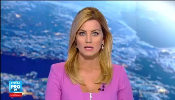 Accident grav, filmat de camere. Un biciclist a fost spulberat de un autoturism al caruia sofer nu a acordat prioritate