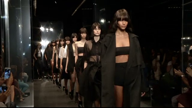 Femeia "periculoasa si complicata", inspiratia designerului Vera Wang. Cum arata noua colectie a creatoarei de moda