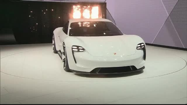 Masinile "eco" sunt mai numeroase ca niciodata la Salonul Auto de la Frankfurt. Modelele cu care fac senzatie Porsche si Audi