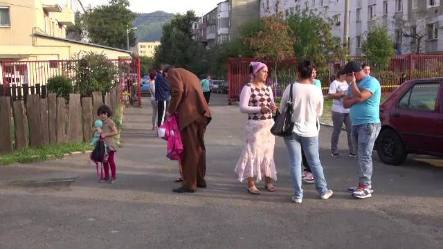 Impartirea a doua clase pregatitoare in functie de etnie a dus la scandal, intr-o scoala din Baia Mare. Politia a intervenit